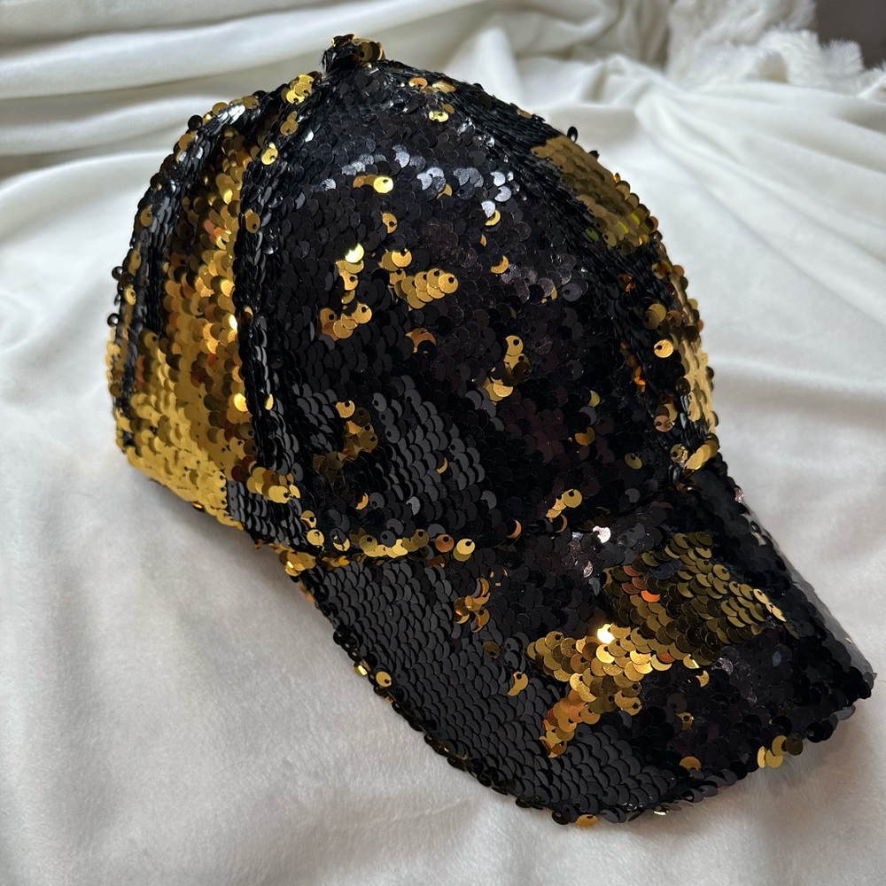 Reversible full sequin cap